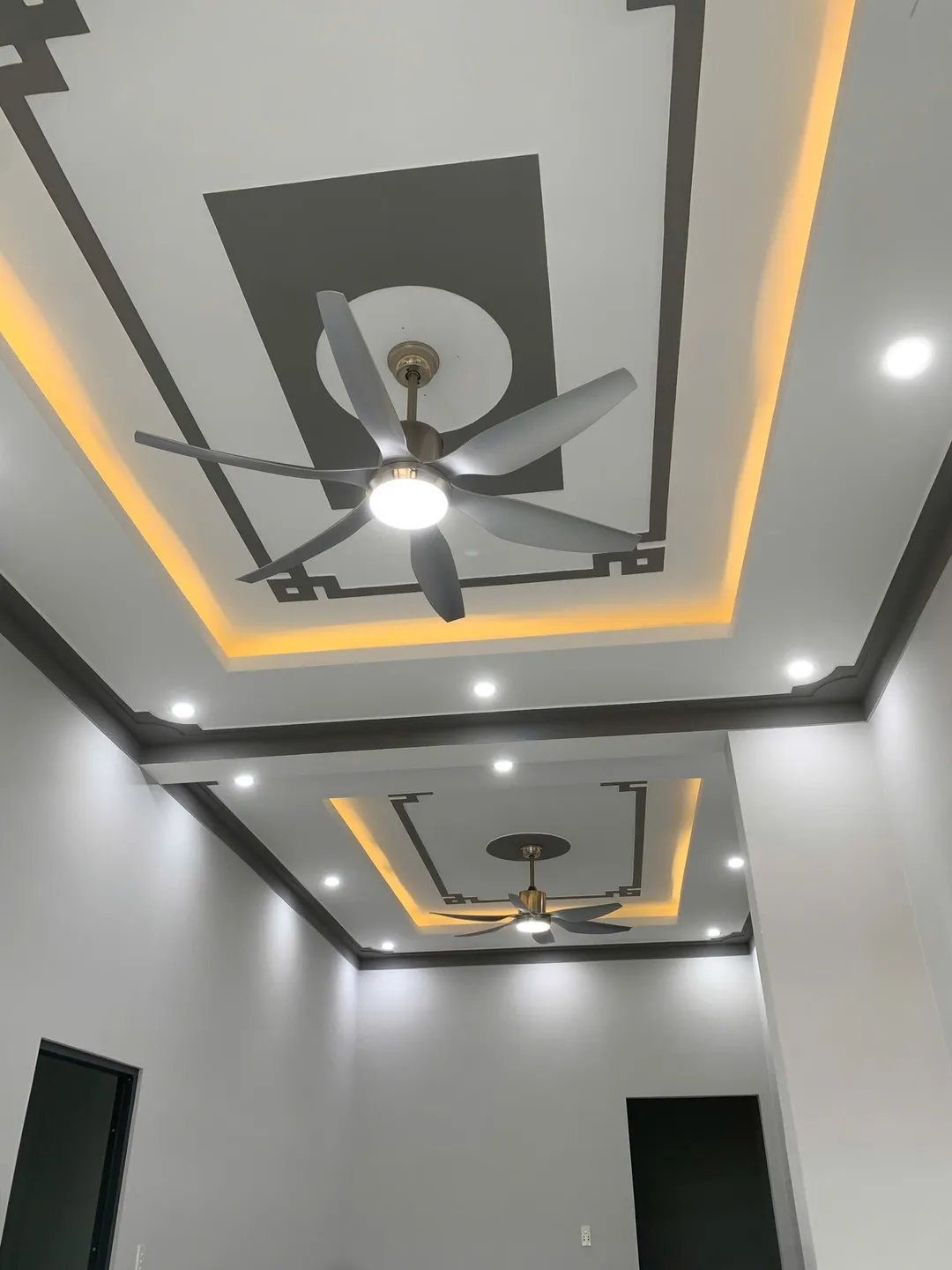Quạt 5 cánh bạc nhà phố trần giật cấp - THLED Đồng Nai
